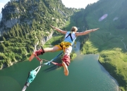 开云体育直播-南北争锋与孤胆英雄，广东强压上海，利拉德季后赛接管比赛