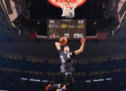 开云足球直播-赛道与球场，杜兰特节奏掌控下的F1年度争冠之夜