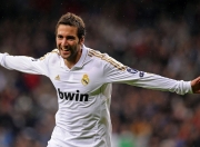 开云下载-鹈鹕对阵76人，浓眉持续制造杀伤，内线统治力如何改写比赛格局？