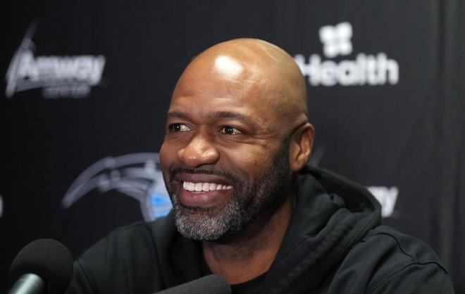 国王完胜魔术，拉塞尔送出助攻