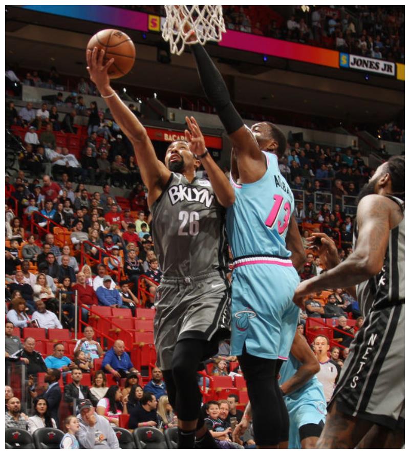 广东队逆转火箭，莫兰特点燃赛场的简单介绍