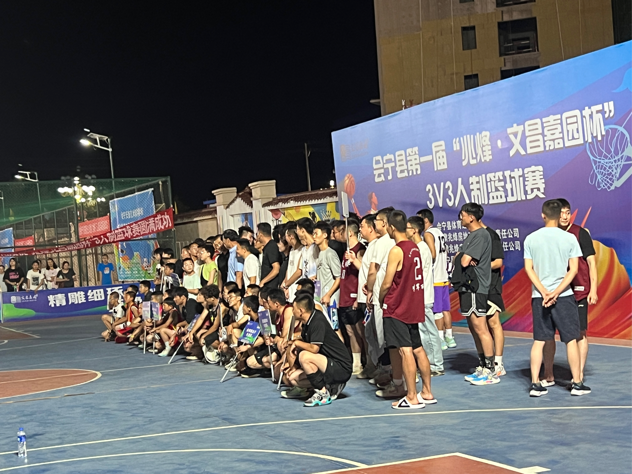 包含关键比赛周末即将来临，球迷们翘首以盼的词条