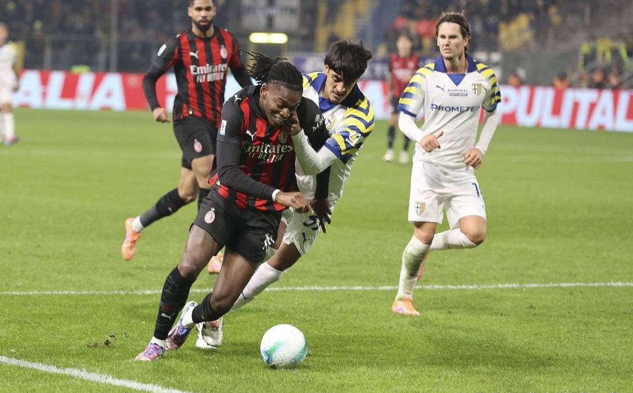 包含夺冠热门战平弱旅，球员赛后神秘缺席的词条