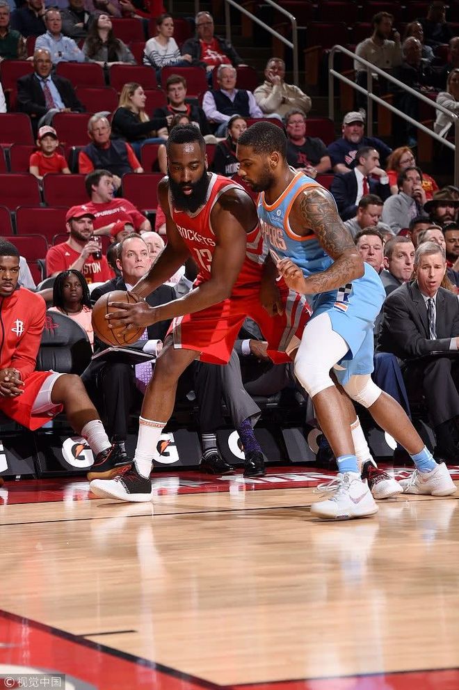 精湛控球技术，场上节奏掌握完美！