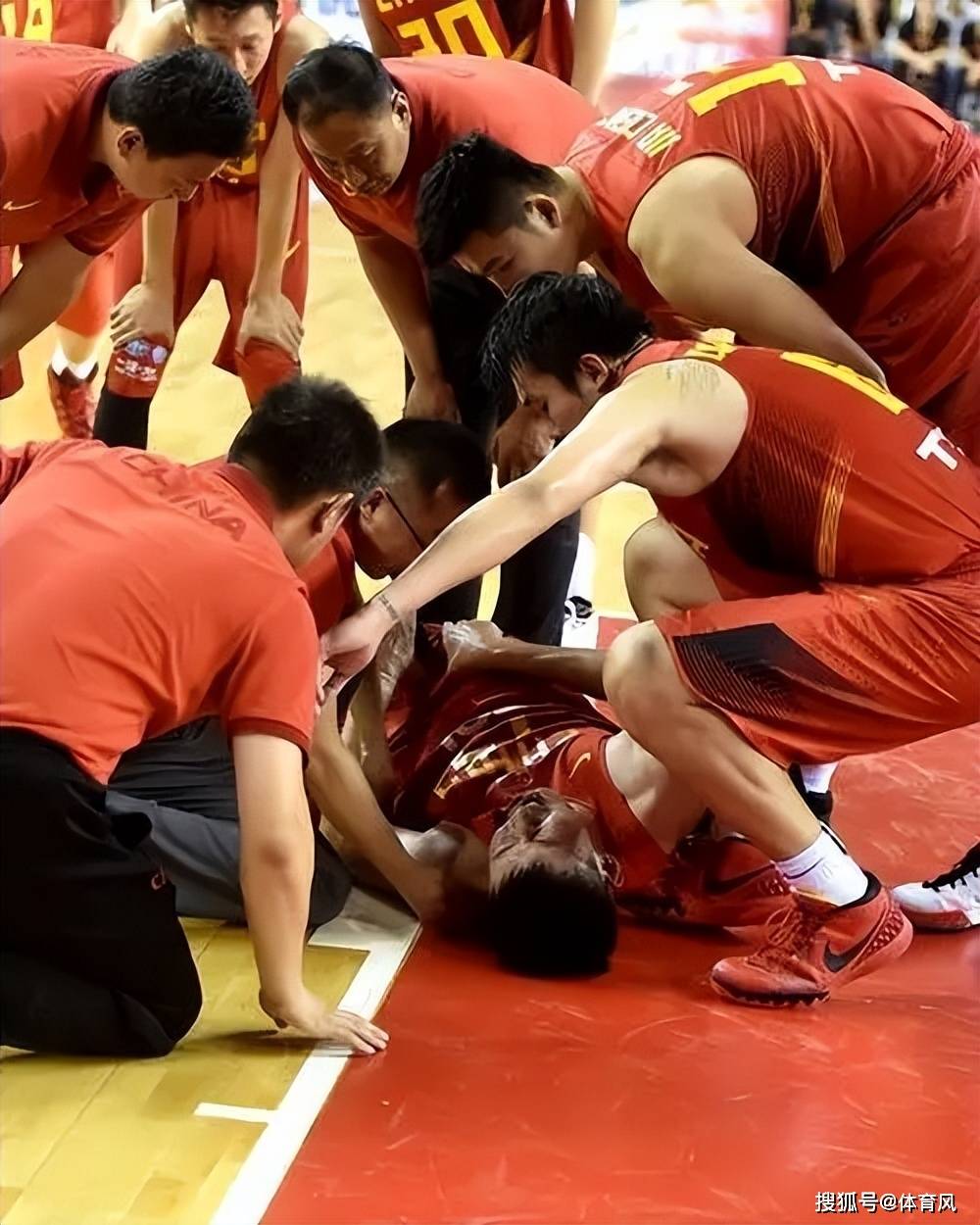 独行侠轻取四川队,王哲林点燃赛场的简单介绍 独行侠轻取四川队,王哲林点燃赛场的简单介绍